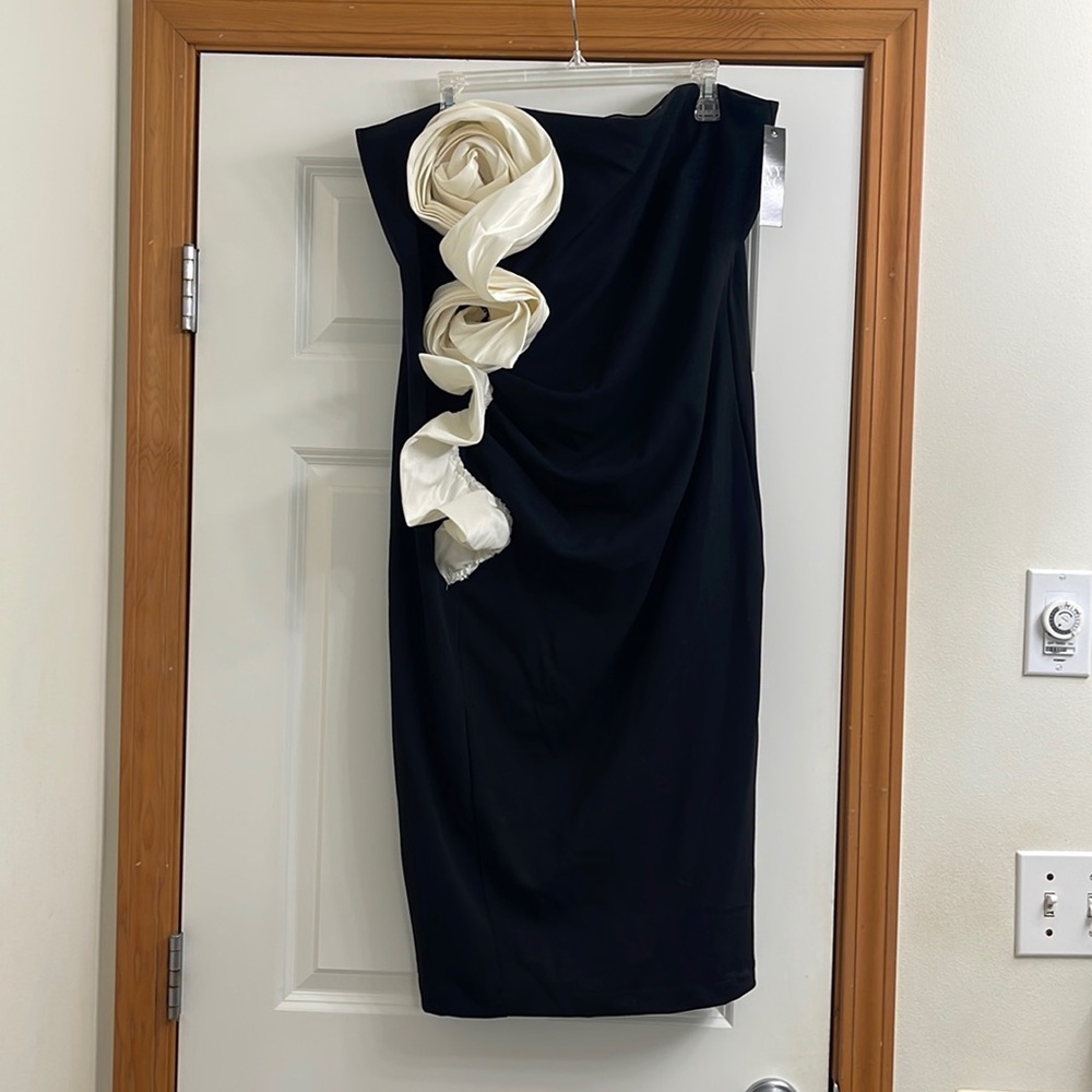 New York and Company strapless white rosette detail dress, xxl.